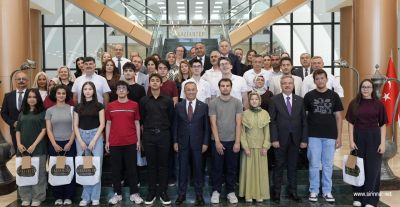Gaziantep Valisi Kemal Çeber, YKS Birincilerini Ağırladı: “Genç Şahinlerimizle Gurur Duyuyoruz'